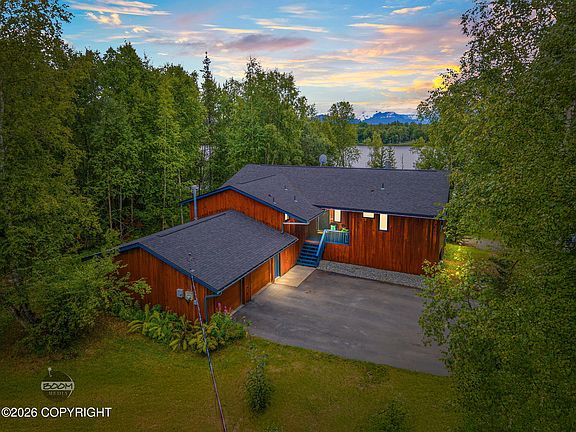 2nd image of 3291 N Edgewater Dr