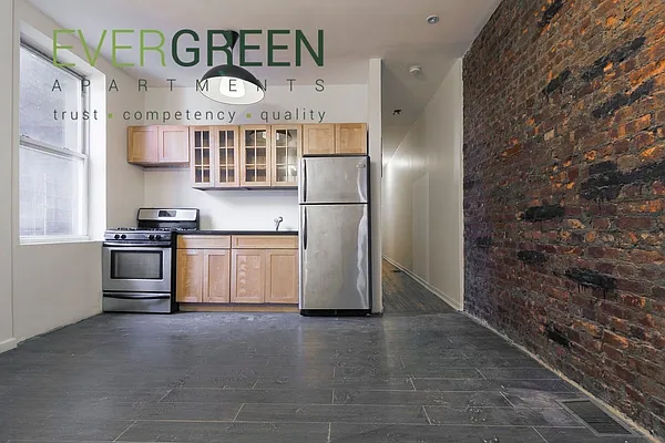 Rented by Evergreen Apartments BK | media 16