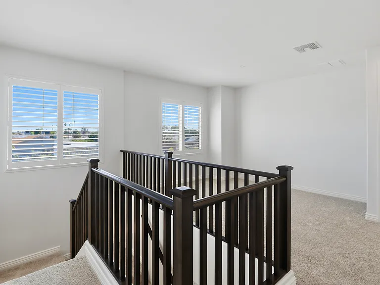 227 E Beatryce St — Photo 17