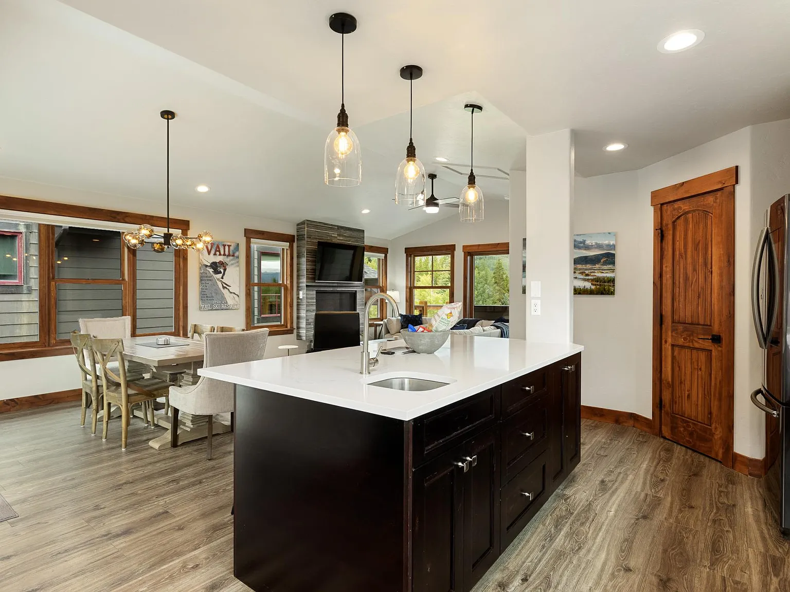 3 bed, 2.5 bath, 2000 sqft, $10,000 — Photo 3