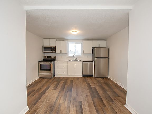 5th image of 220 Lincoln St