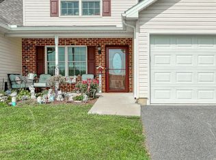322 Drummer Dr, New Oxford, PA 17350