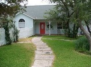 418 Hollomon Rd, Kerrville, TX 78028