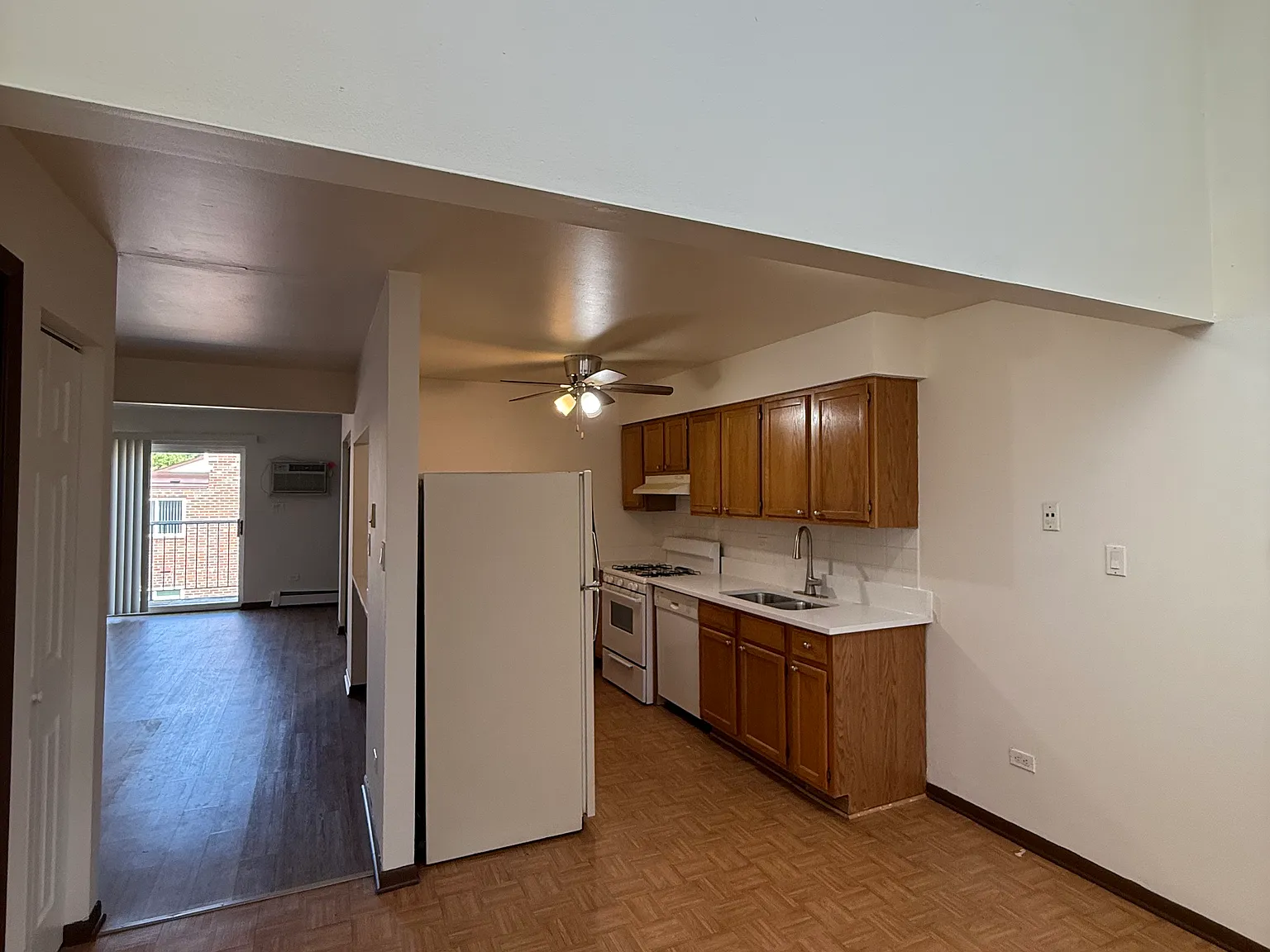 2 bed, 1200 sqft, $1,795 — Photo 4