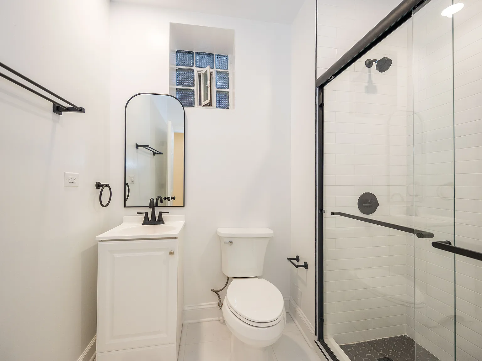 2 bed, $2,450 — Photo 3