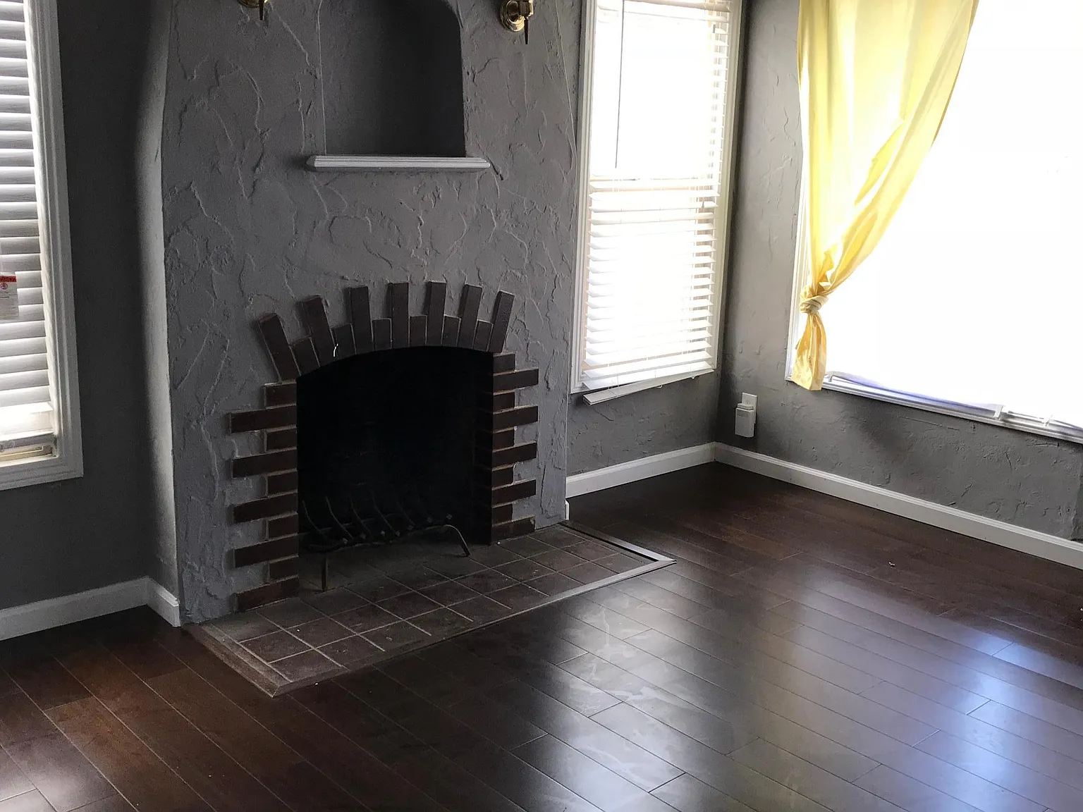 3 bed, 1024 sqft, $2,600 — Photo 2