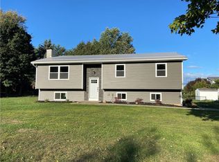 1920 Lola Ln, North East, PA 16428