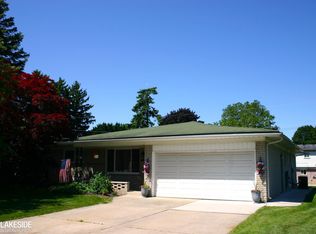 38029 Rockhill St, Clinton Township, MI 48036