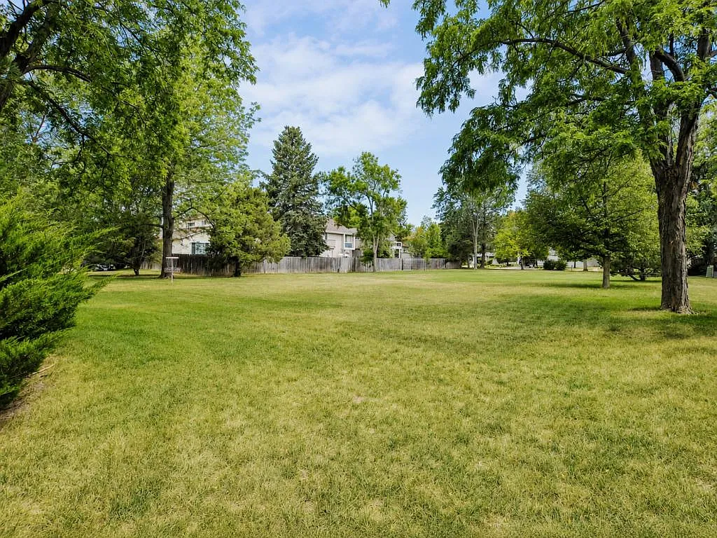 1428 Glenda Ct — Photo 3
