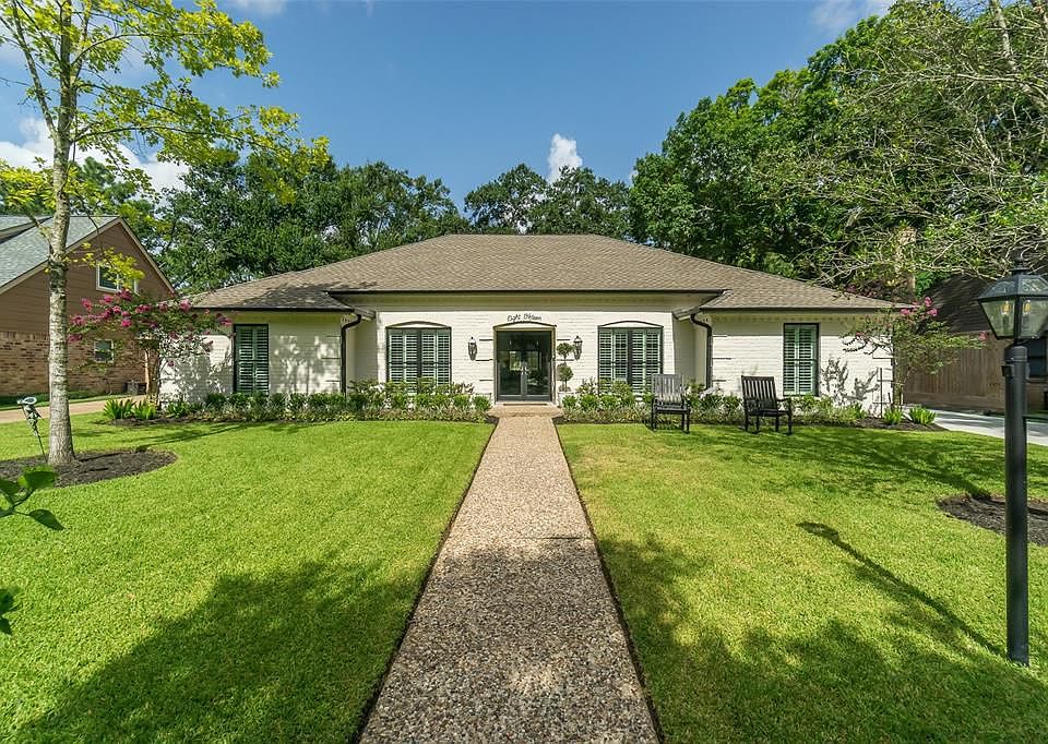 1st image of 815 Thornvine Ln