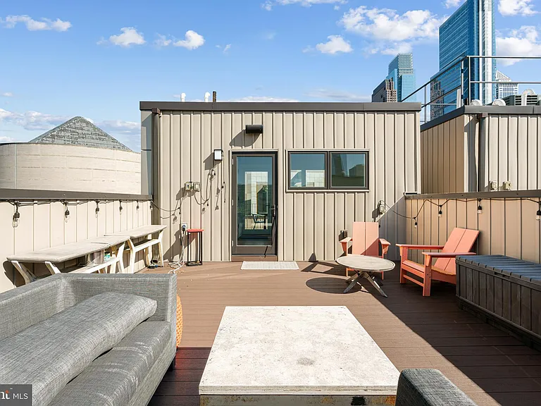 212 N 21st St #1 — Photo 35