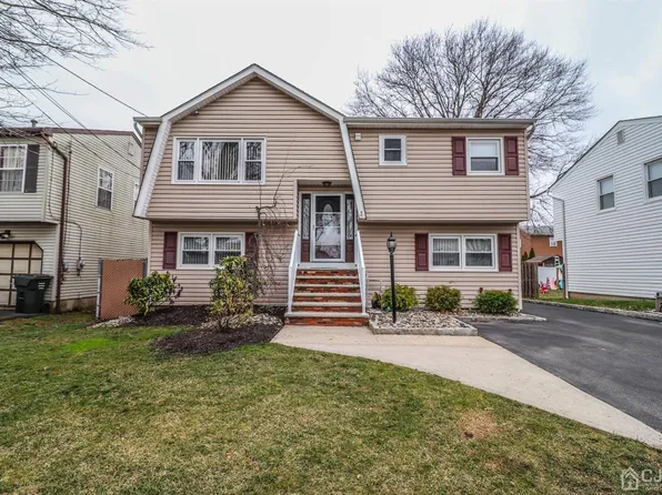 18 Catherine St, Sewaren, NJ 07077