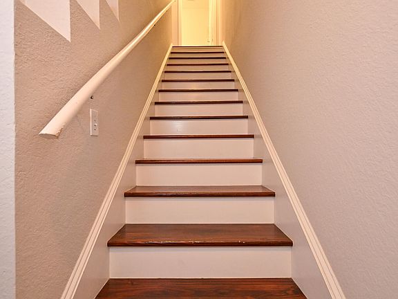 4th image of 10075 GATE Parkway N #204