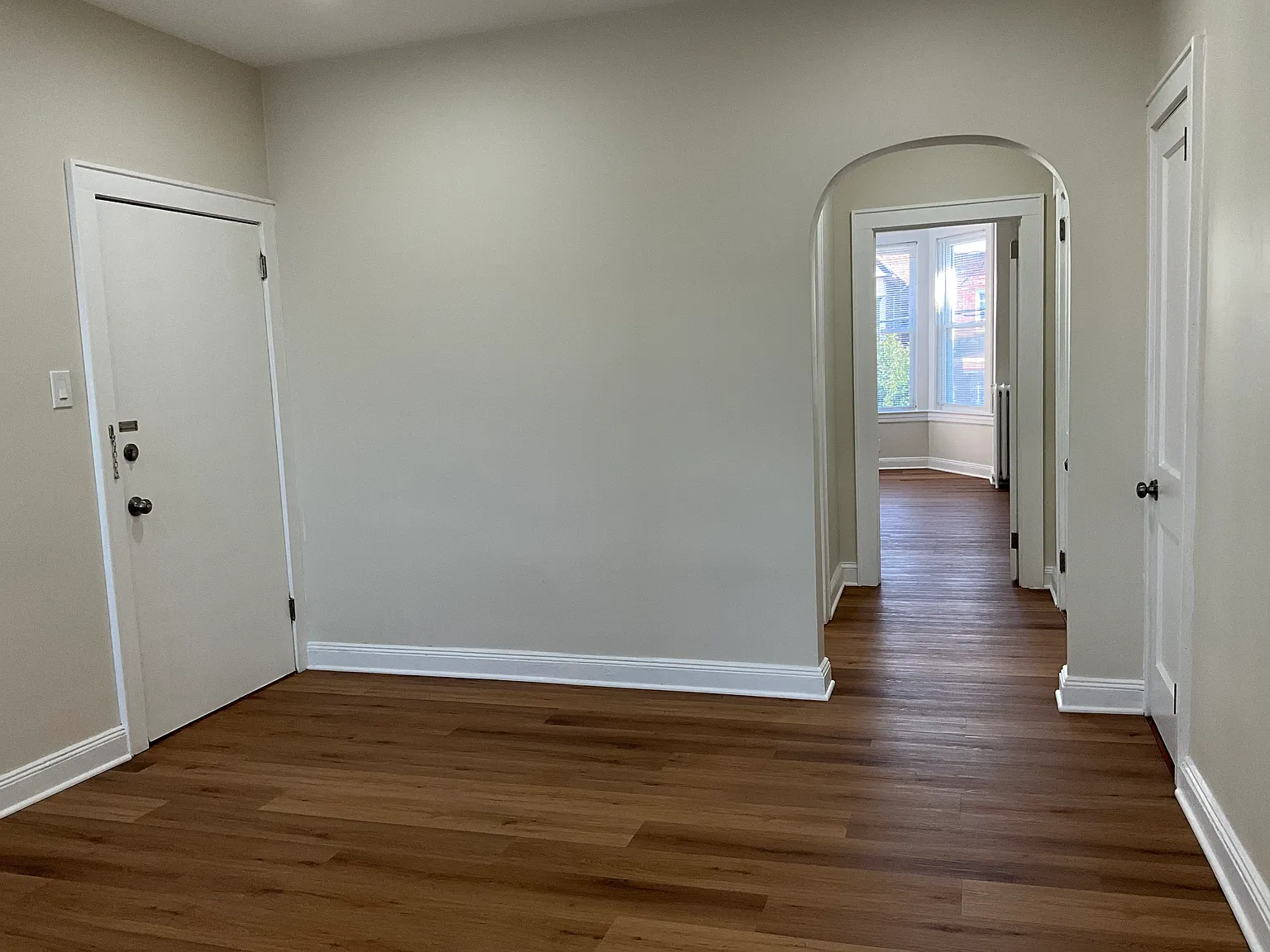 2 bed, 800 sqft, $2,700 — Photo 4