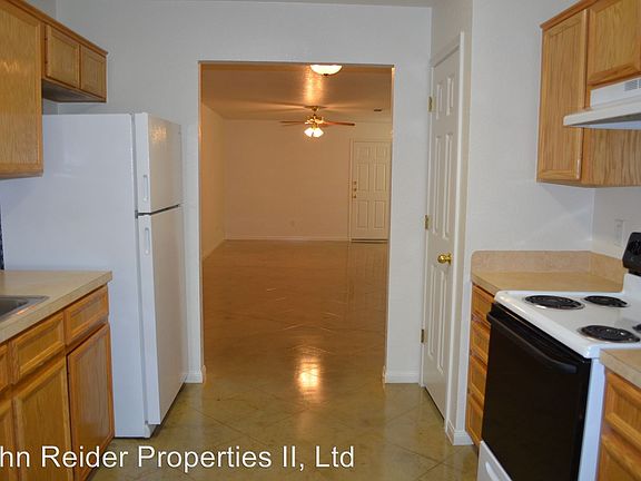 4th image of 928 Rosewood Dr APT A