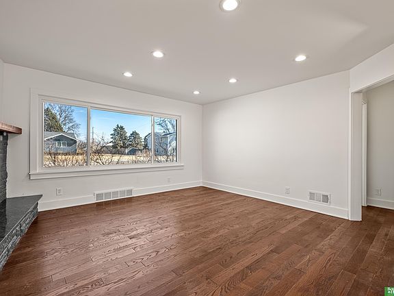 5th image of 1922 S 113th St
