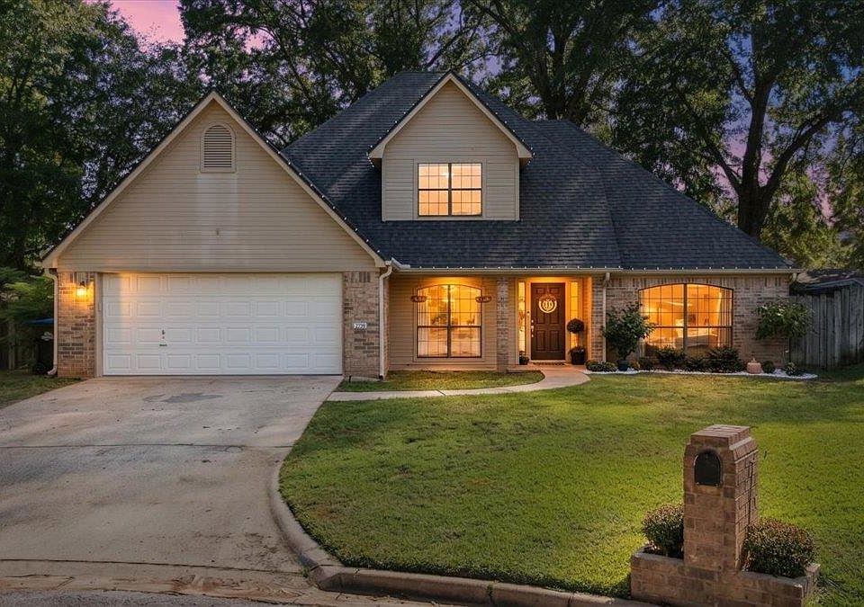 1st image of 213 Woodcreek Dr