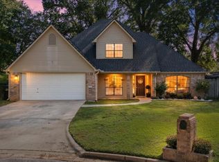 213 Woodcreek Dr, Longview, TX 75605