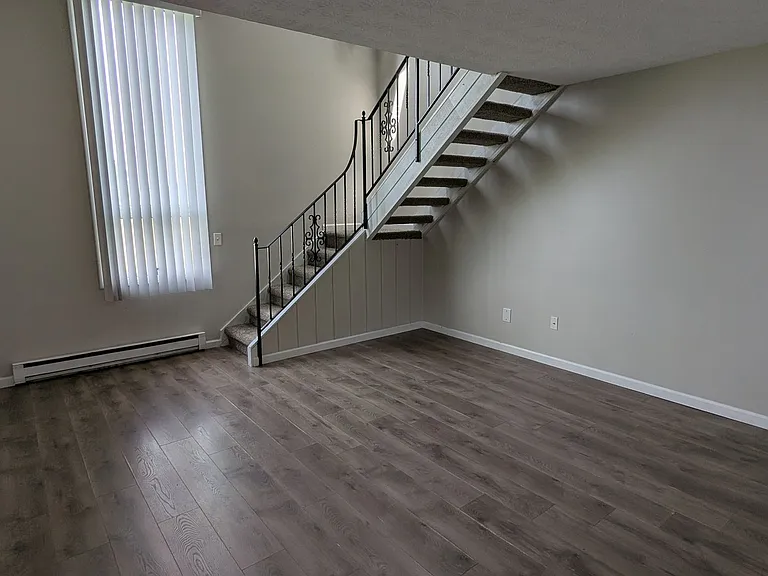 785 Kerns Dr NE — Photo 3