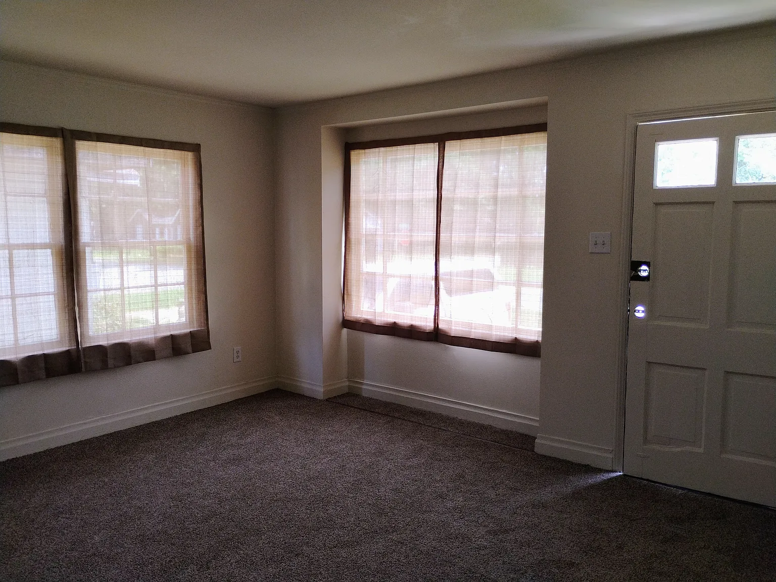 2 bed, 849 sqft, $695 — Photo 2