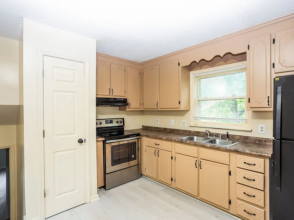 4809 Thornwood Rd