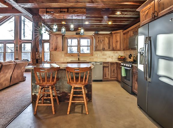 2nd image of 8279 Driftwood Pl