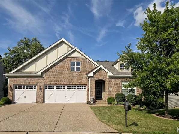 18 Burnside Ct, Saint Charles, MO 63303