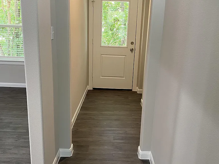 313 E Nelson St — Photo 2