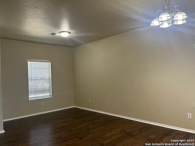 4 bed, 2.5 bath, 2430 sqft, $1,850 — Photo 4