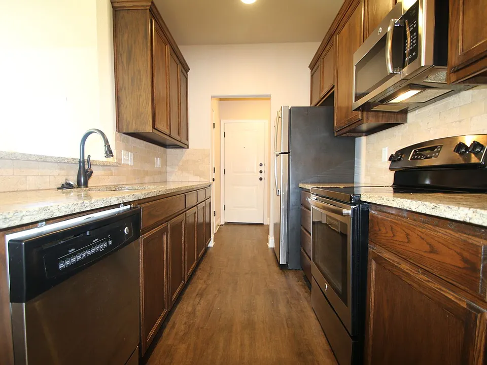 3217-3219 Karen St