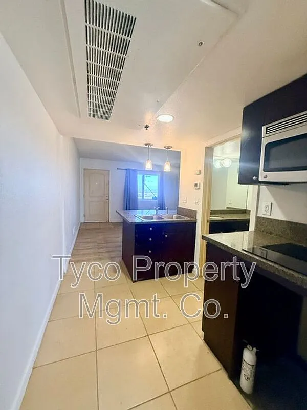 1 bed, 1.0 bath, 500 sqft, $1,600 — Photo 3