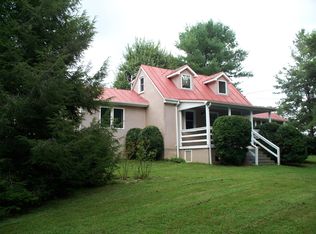 690 Ben Venue Rd, Flint Hill, VA 22627