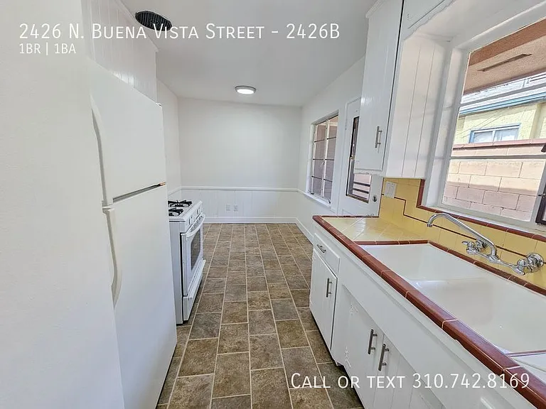 2426 N Buena Vista St #2426B — Photo 8