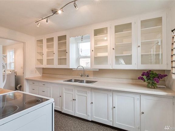 4th image of 1112 Elizabeth Ave