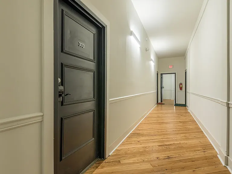 102 W Summit Hill Dr #204 — Photo 3