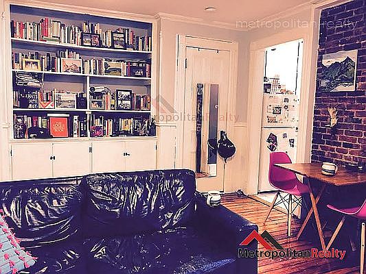 5th image of 924 President St APT 1R