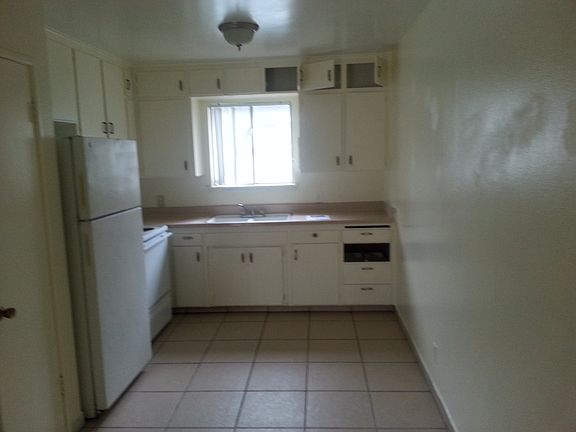 4th image of 1269 N Garden Ave APT C