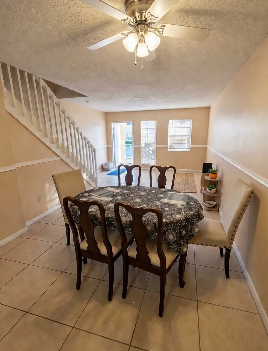 2 bed, 1116 sqft, $2,200 — Photo 2