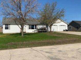 605 N Walnut Ave, Graettinger, IA 51342