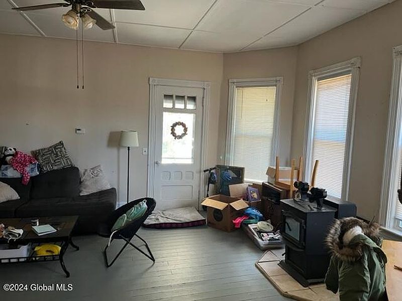 5th image of 13 Maple Avenue