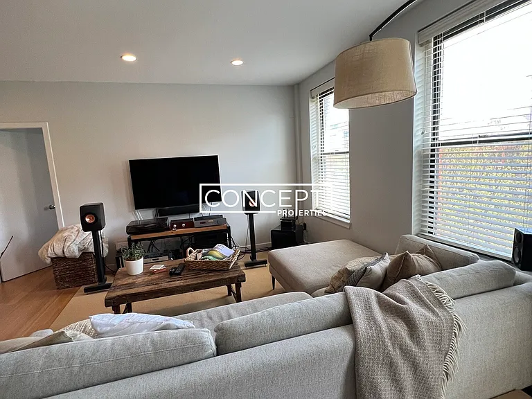 1661 Washington St #302 — Photo 2