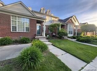 27102 Chantel Dr, Walled Lake, MI 48390