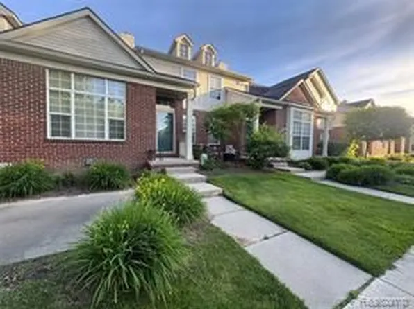 27102 Chantel Dr, Walled Lake, MI 48390