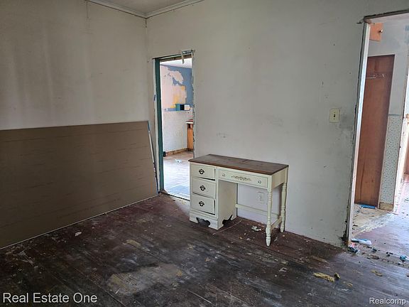 5th image of 220 N Grant St
