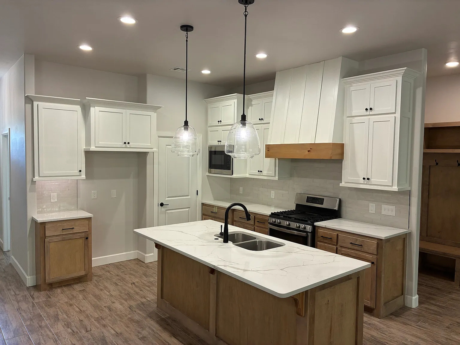 4 bed, 2021 sqft, $2,300 — Photo 3