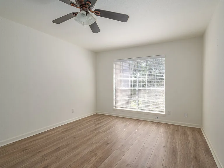 Kimberly House Apartments — Photo 12