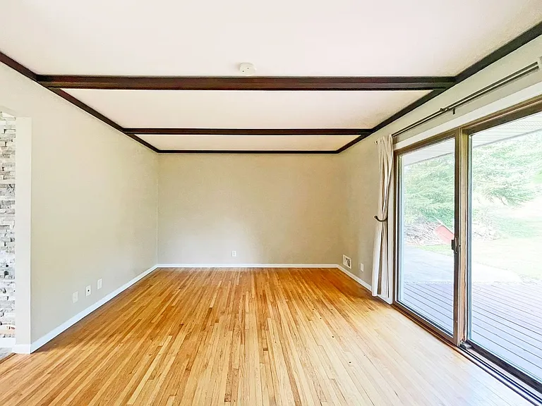 1064 Hackmann Cir NE — Photo 5