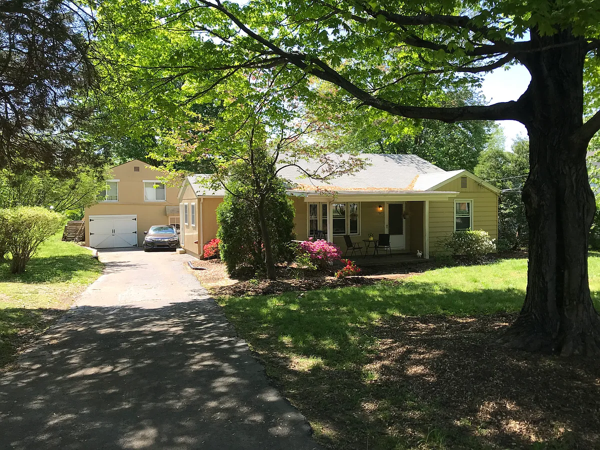 Building Photo - 7802 Vine Crest Ave