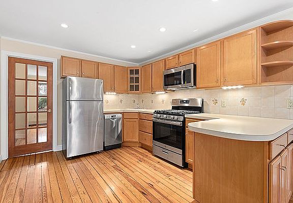 4th image of 221 Prospect Ave