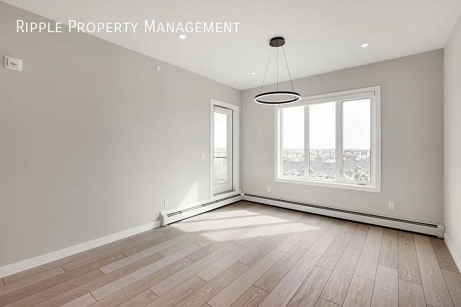 Amazing 2 Beds/ 2 Baths Condo With Underground Parking Included! — Photo 2
